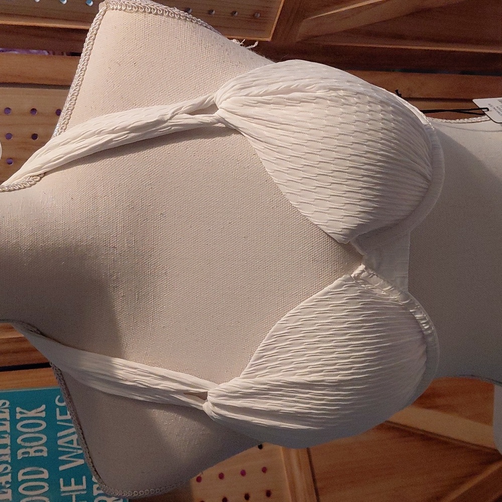 a.ch’e White Textured Halter Bikini Top NWT Resort Swimwear 32D 34C 36B
